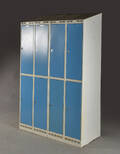 To lockerskabe af metal. 2  Denne vare er sat til omsalg under nyt varenummer 4337166