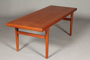 Dansk møbelproducent. Sofabord i teaktræ