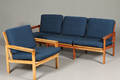 Kristian Illum Wikkelsø 1919-1999. Tre-pers sofa samt hvilestol