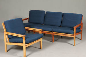 Kristian Illum Wikkelsø 1919-1999. Tre-pers sofa samt hvilestol