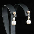 9kt Fresh water pearl earrings