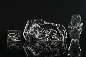 KONSTGLAS, 2 st, samt GLASFIGURIN