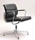 Charles Eames. Soft Pad armstol, Model EA-207