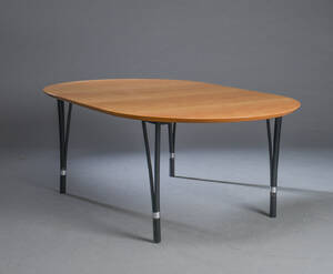 Bob og Dries van den Berghe. Spisebord af ask med udtræk samt to tillægsplader 3  Denne vare er sat til omsalg under nyt varenummer 4606696