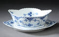 Royal Copenhagen. Musselmalet helblonde sauceskål, nr. 1105 