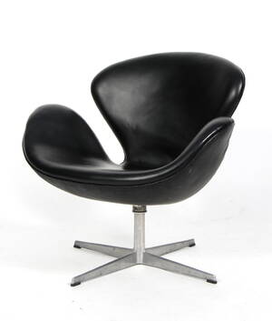 Arne Jacobsen. Svanen. Lænestol, model 3320, tidlig model