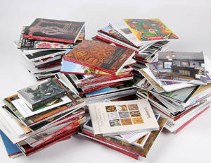 En samling danske og internationale auktionskataloger. 110