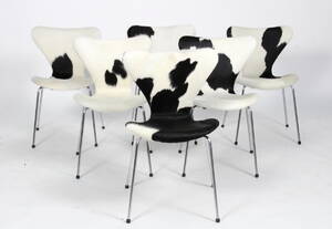 Arne Jacobsen. Seks stole, model 3107, Syveren i koskind 6