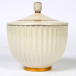 Lyngby Porcelæn. Rillet lågskål, H. 16 cm