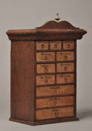 Vinetiketskab af bejdset træ, 1800-tallets slutning