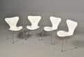 Arne Jacobsen  Sæt på fire stole model 3107, hvide 4