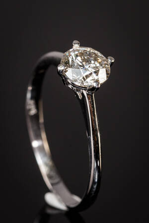 Ring 14 kt guld, med 0.90 ct. brillant