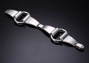 A. Michelsen. Moderne armlænke af sølv, ca. 1940-50erne