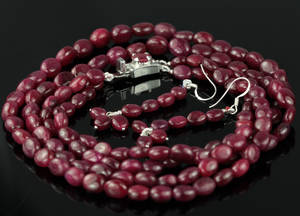 Rubin smykkesæt ca. 315 ct.