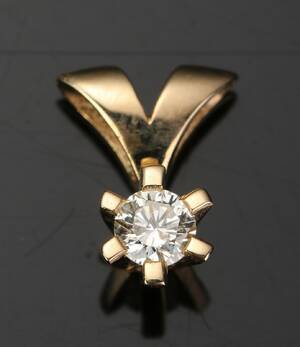 Vedhæng af 14 kt guld med brillant ca. 0.15 ct, 