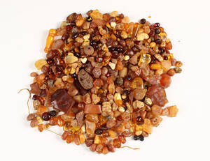 Samling rav vedhæng, ca. 387 gram