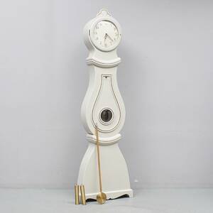 Golvur, bemålat. Höjd 200