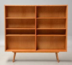 Dansk møbelproducent. Reol af egetræ