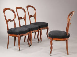 Et sæt på fire nyrococo salonstole af mahogni. 1800 tallet. 4