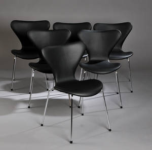 Arne Jacobsen. Seks stole Syveren, model 3107, nybetrukket med sort Savanne læder 6
