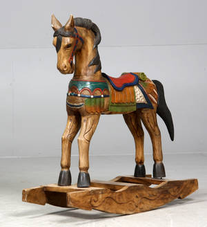 Gyngehest, delvis bemalet træ