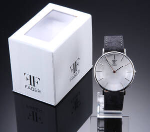Faber by Faber. Herreur i stål med sølvfarvet skive- etui  ekstra rem Denne vare er sat til omsalg under nyt varenummer 4504752