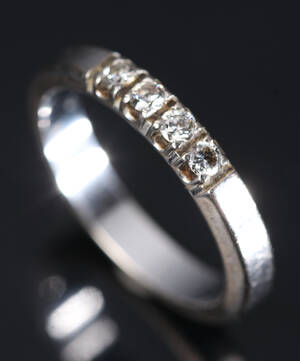 2019- Alliancering af 14 kt hvidguld med brillanter