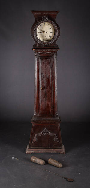 Standuret i kasse af brunmalet træ, 1800-tallet