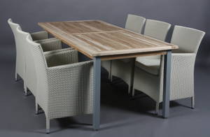 Havemøbelsæt bestående af seks armstole samt bord med plade i teak. 7