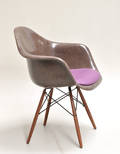 Charles Eames. Armstol, model DAW