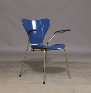 Arne Jacobsen. Armstol Syveren, model 3207