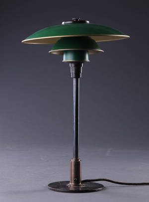 Poul Henningsen. PH 32 Bordlampe