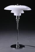 Poul Henningsen. PH 32 bordlampe