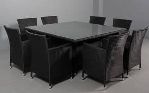Havemøbler. Otte havestole samt bord, sort polyrattan, aluminium stel. 9