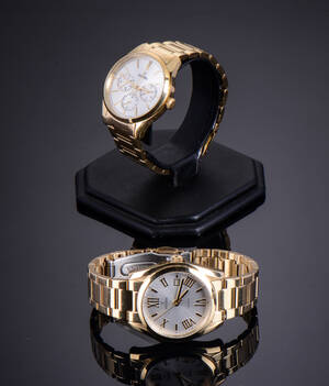 Festina, to damearmbåndsure. 2  Denne vare er sat til omsalg under nyt varenummer 4908349