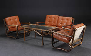 Sofagruppe best. af lille sofa, to lænestole samt bord 4
