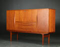 Skænk af teak, 1950erne, dansk møbelproducent
