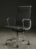 Charles Eames. Kontorstol fra serien Aluminium Group Konference, sort læder   Denne vare er sat til omsalg under nyt varenummer 4921046