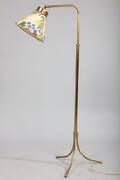  JOSEF FRANK 1885-1967, GOLVLAMPA, MODELL 1842, SVENSKT TENN, MÄSSING, HÖJ-OCH SÄNKBAR, HÖJD CA 100 TOM 150 CM CM