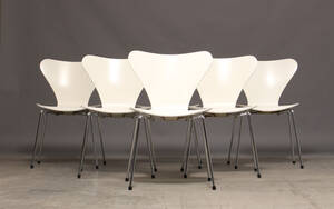 Arne Jacobsen. Seks Syveren stole, Model 3107 6