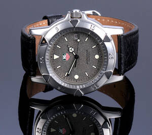TAG Heuer Professional 200 meters. Herreur i stål med sølvgrå skive, 1990erne