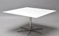 Arne Jacobsen. Kvadratisk spisebord