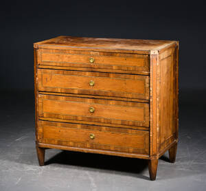 Sydtysk kommode af elmetræ, 1780-1800