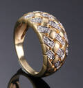 Guldring med diamanter i alt ca 0.13 ct