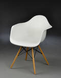 Charles Eames. Armstol, model DAW