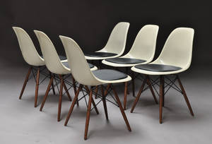 Charles Eames. Sæt på seks Vintage skalstole, model DSW. 1960-70erne, nybetrukket med sort læder 6