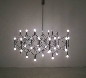 Lysekrone med stel af forkromet stål