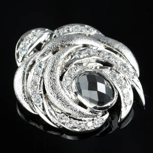 Diamant og zirkon vedhæng.