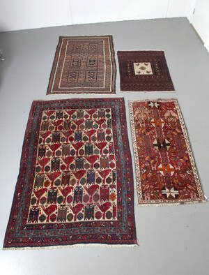 Fire orientalske tæpper. 4 Denne vare er sat til omsalg under nyt varenummer 4481574