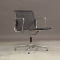 Charles Eames. Kontorstol fra serien Aluminium Group model EA-108 